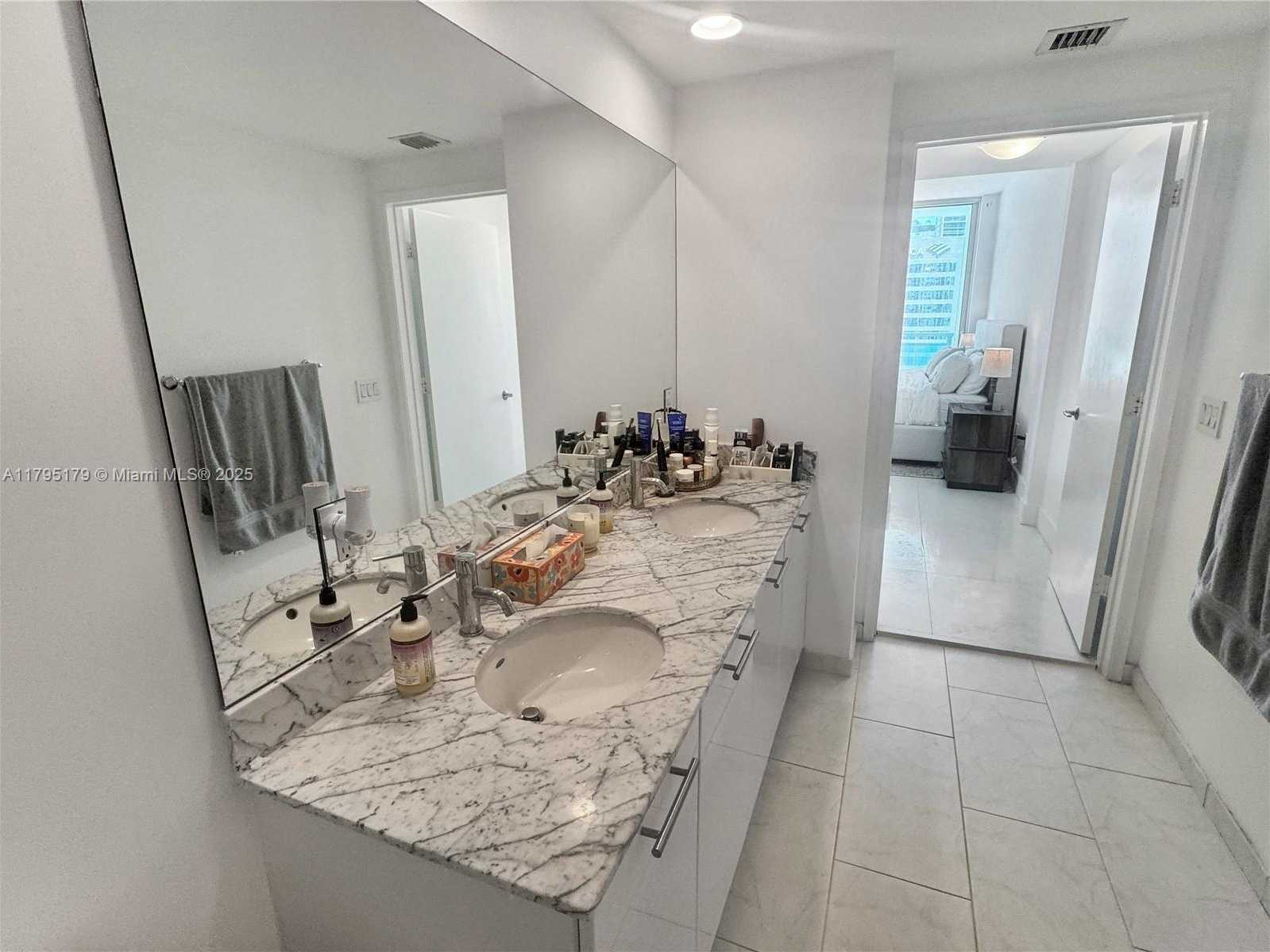 Small Image of 950 BRICKELL BAY DR #3904, Miami Number 17
