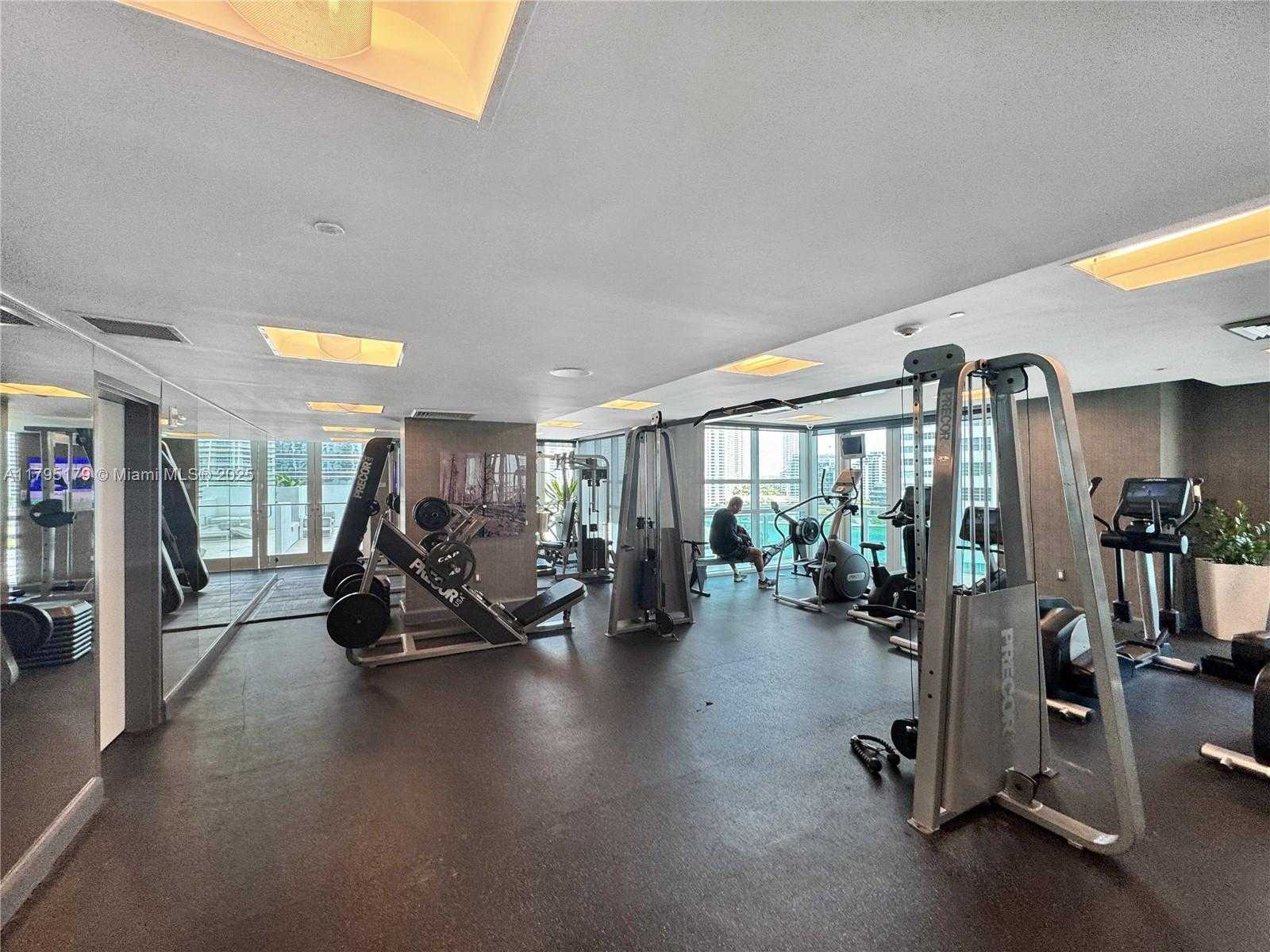 Small Image of 950 BRICKELL BAY DR #3904, Miami Number 27