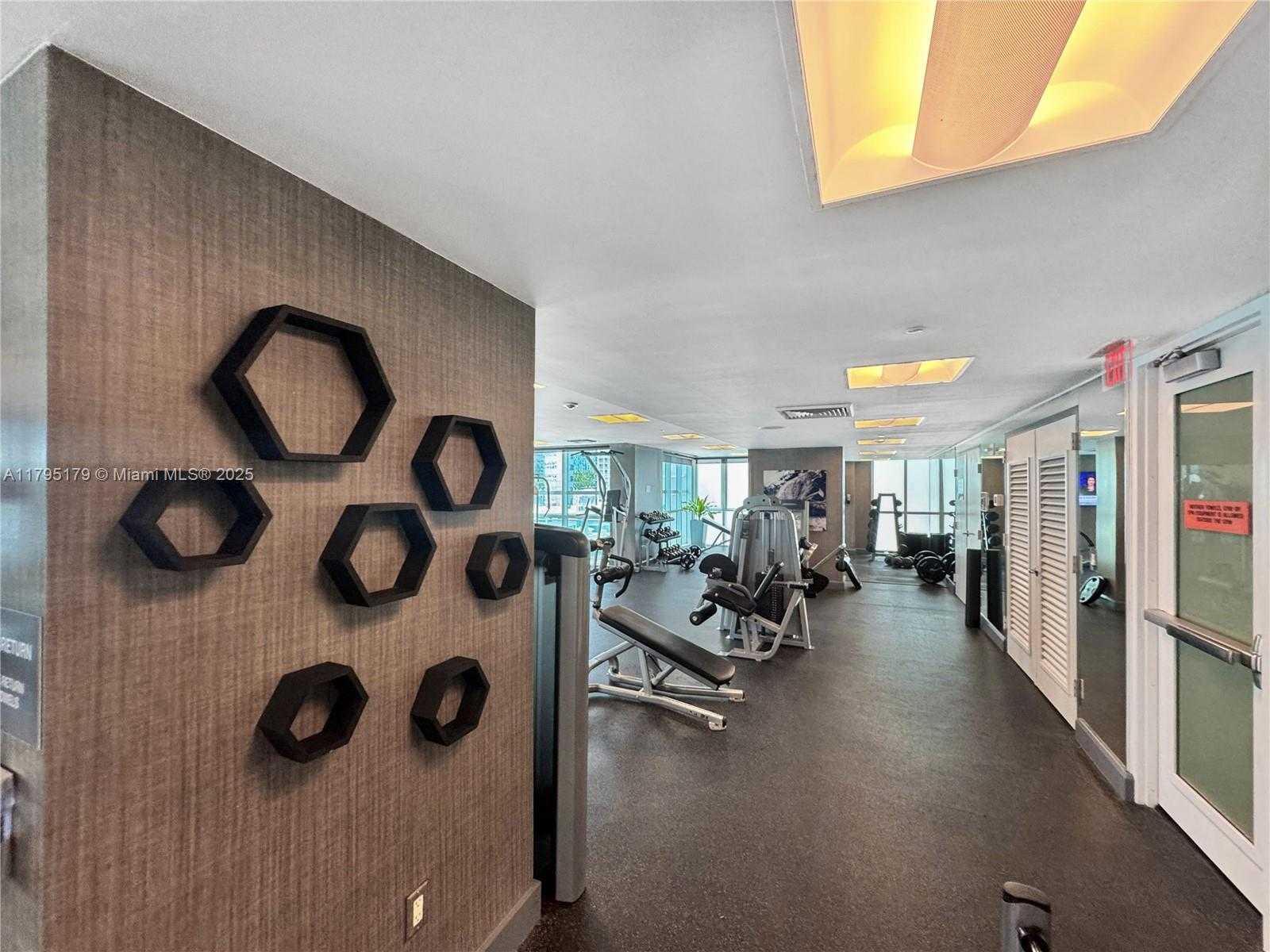 Small Image of 950 BRICKELL BAY DR #3904, Miami Number 28