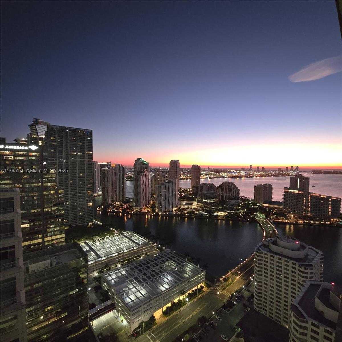 Small Image of 950 BRICKELL BAY DR #3904, Miami Number 4