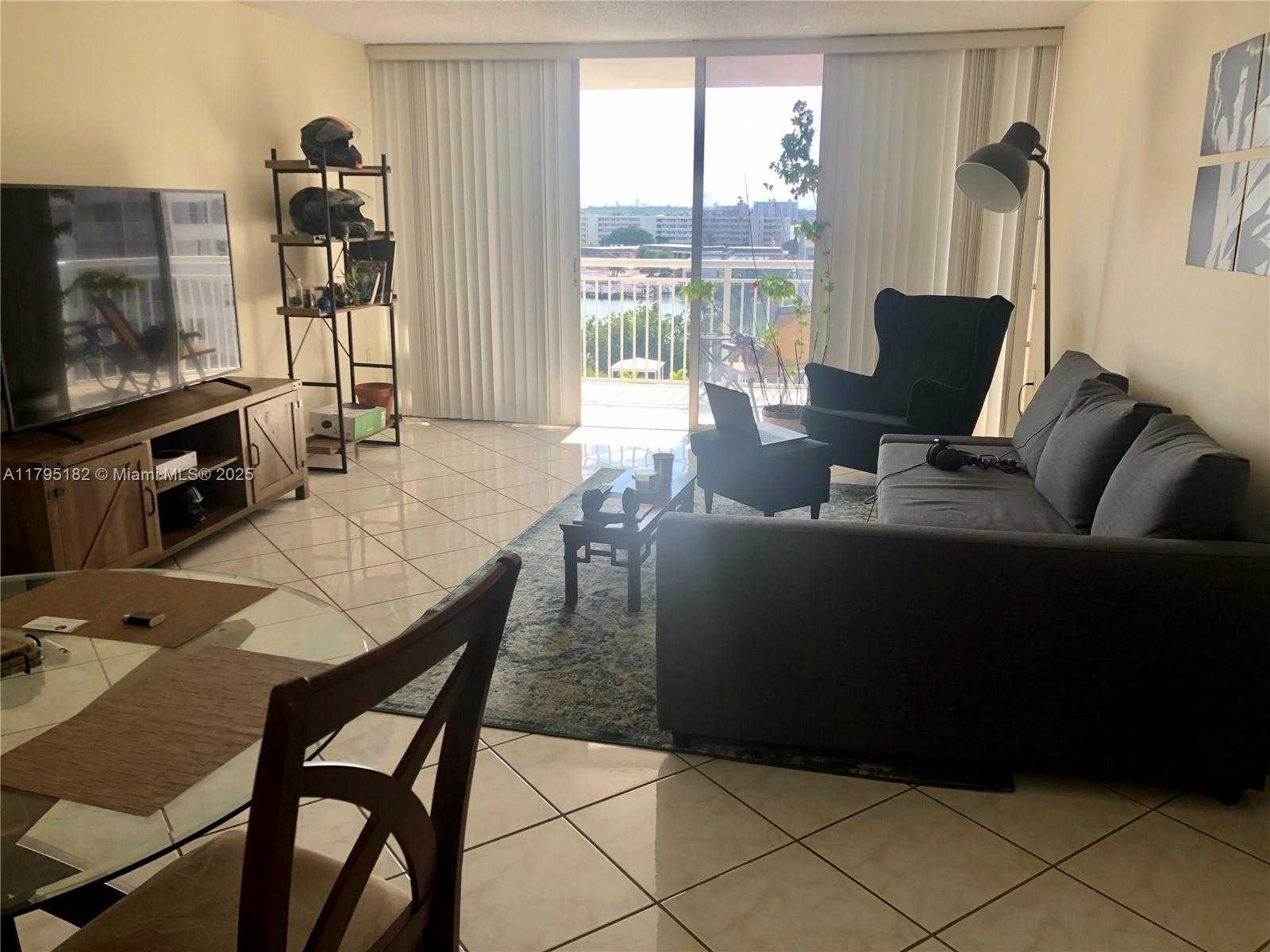 Small Image of 18071 BISCAYNE BLVD #703, Aventura Number 2
