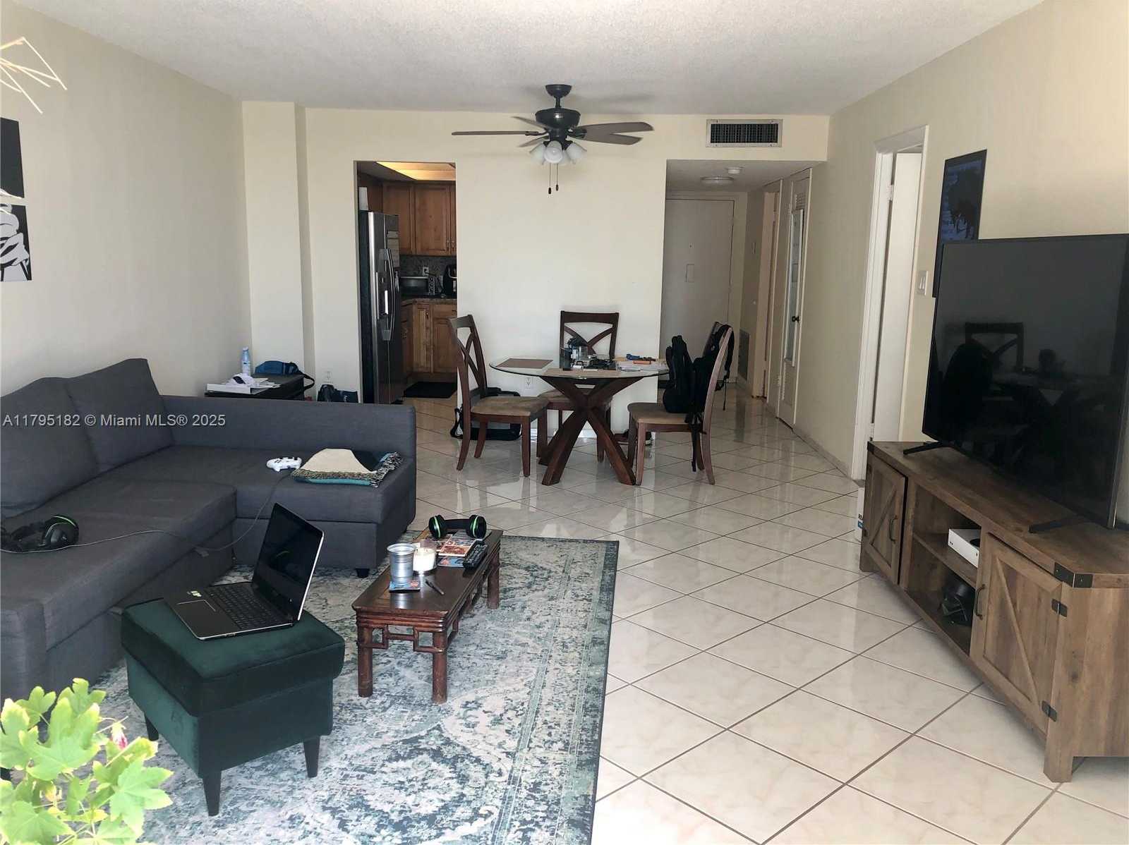 Small Image of 18071 BISCAYNE BLVD #703, Aventura Number 3