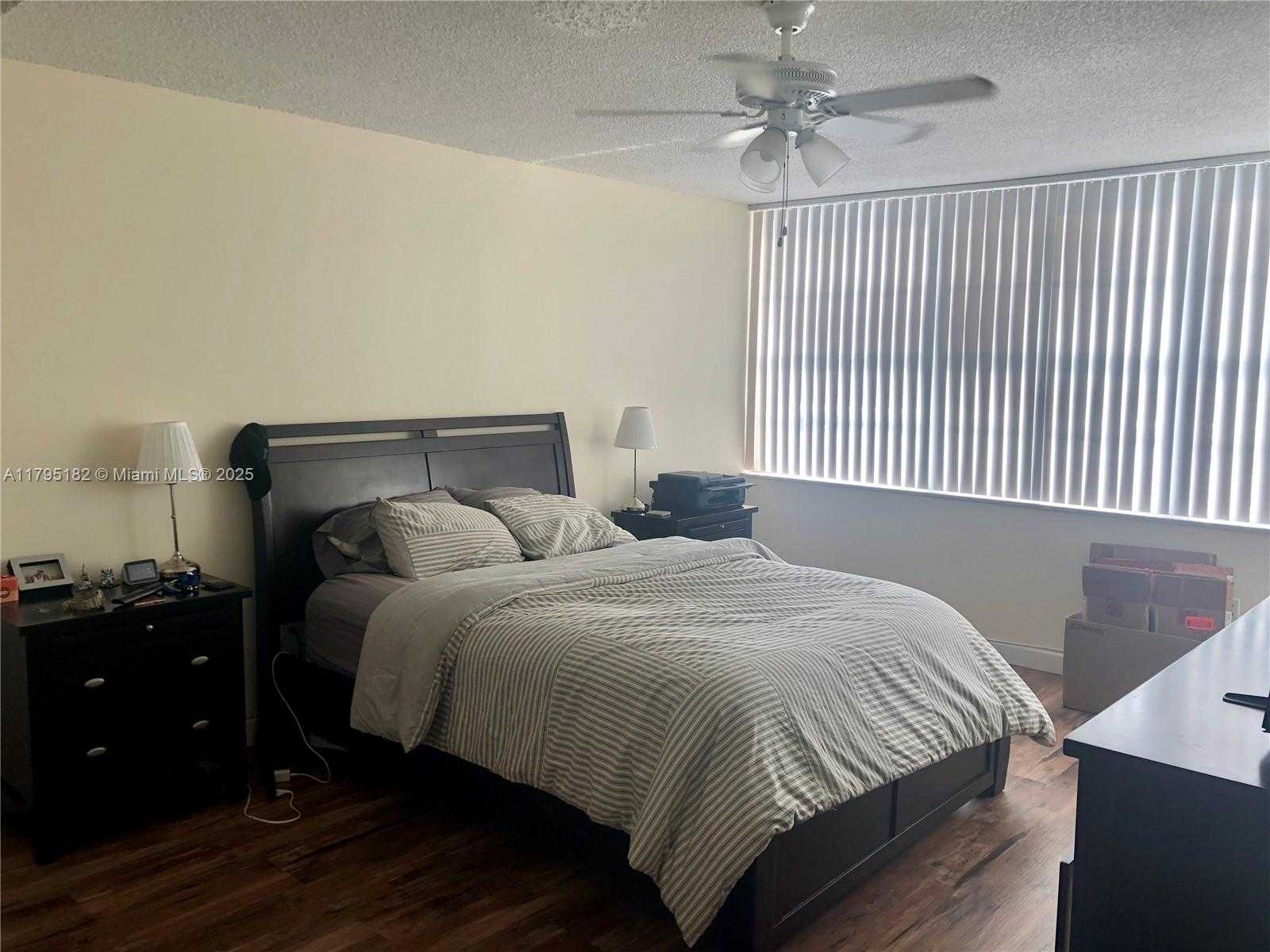 Small Image of 18071 BISCAYNE BLVD #703, Aventura Number 4