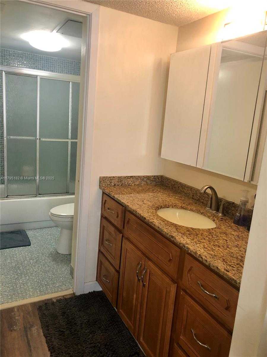 Small Image of 18071 BISCAYNE BLVD #703, Aventura Number 5