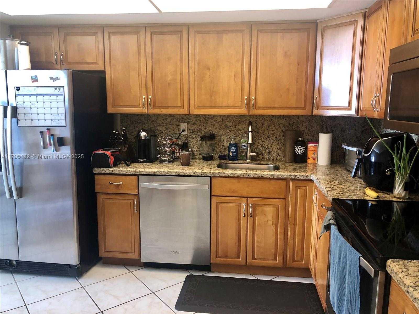Small Image of 18071 BISCAYNE BLVD #703, Aventura Number 6