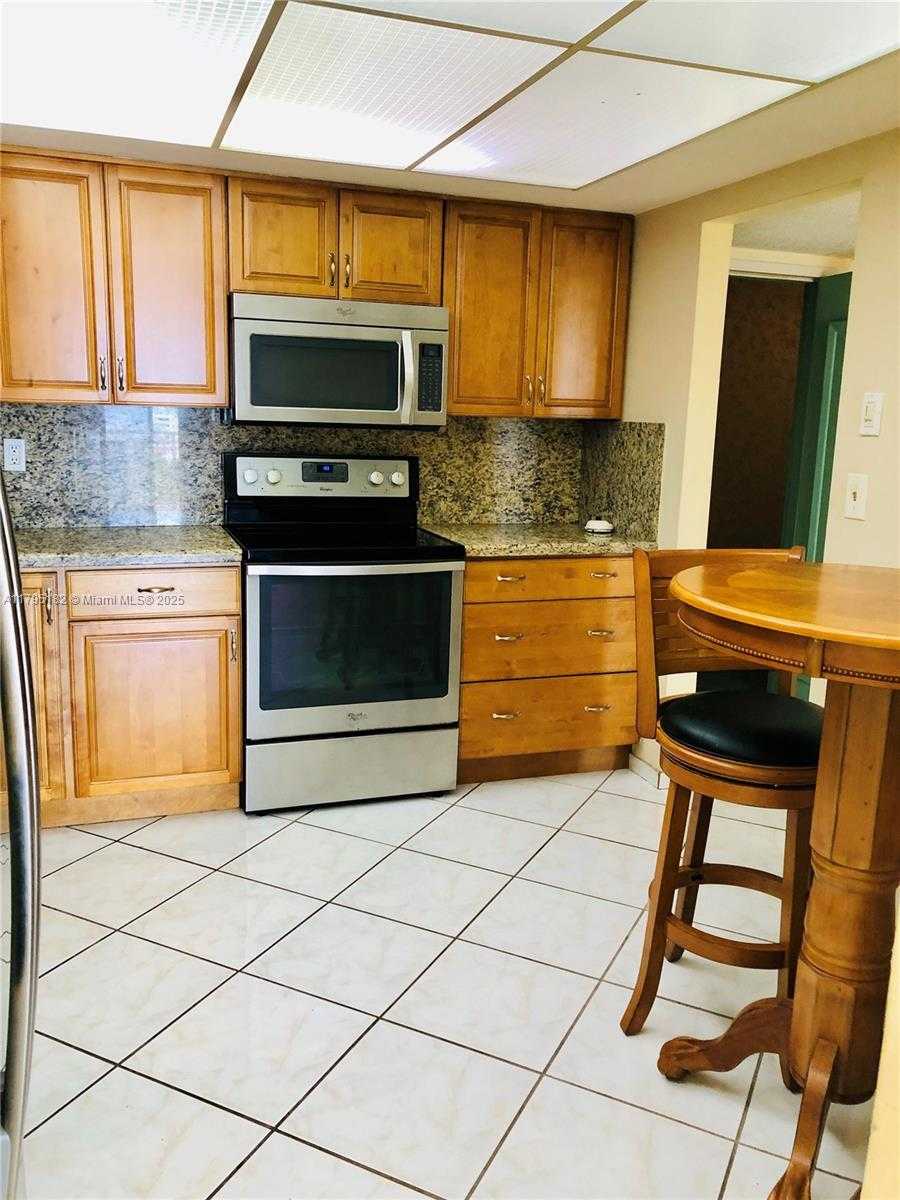 Small Image of 18071 BISCAYNE BLVD #703, Aventura Number 7