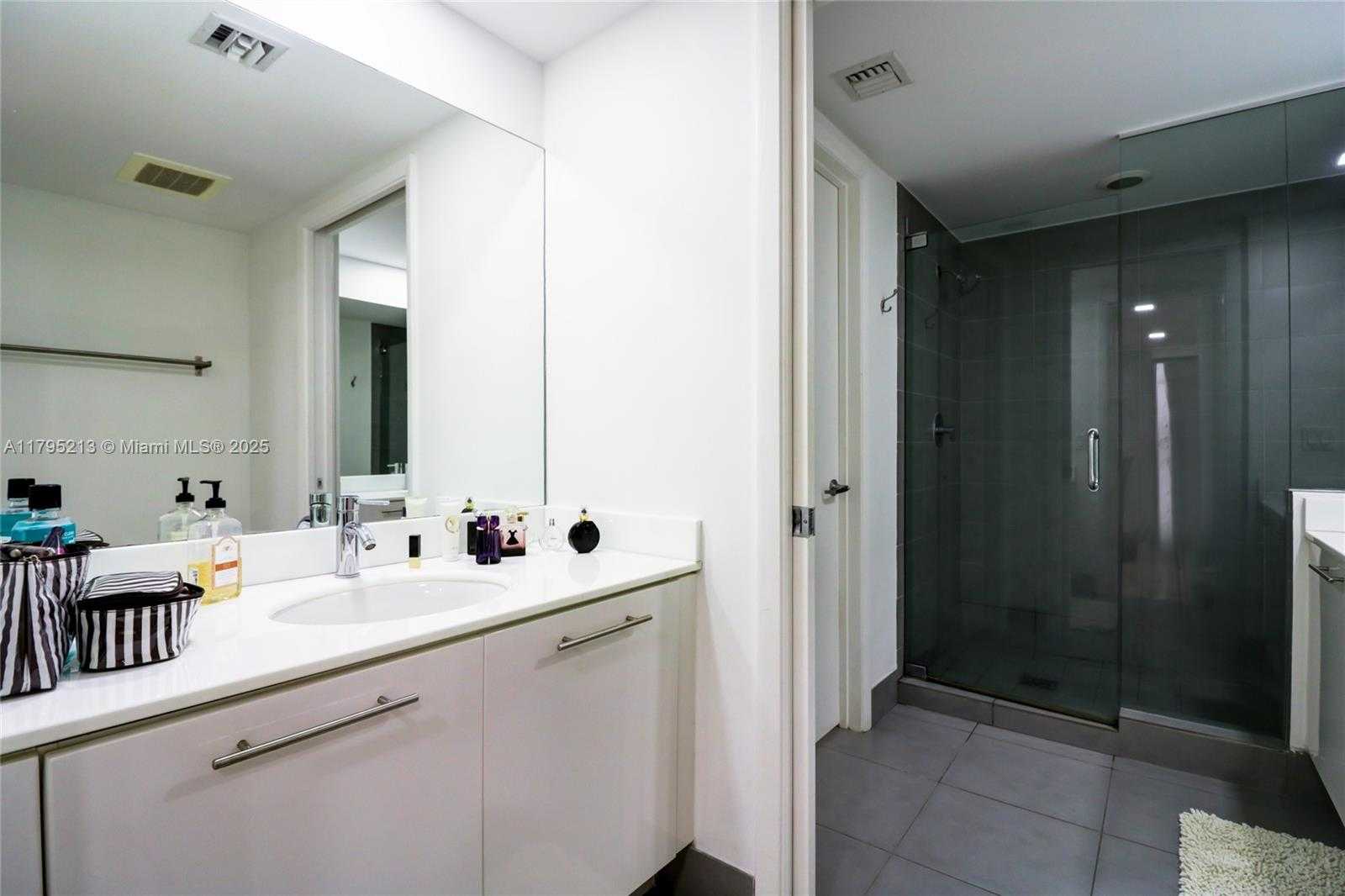 Small Image of 92 SOUTH WEST 3RD ST #2809, Miami Number 6