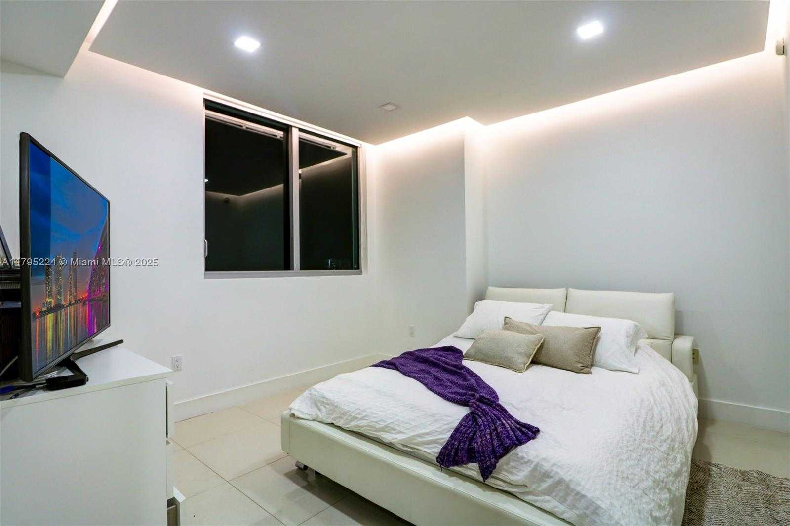Small Image of 92 SOUTH WEST 3RD ST #2909, Miami Number 5