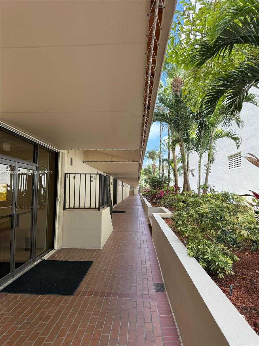 Small Image of 1623 COLLINS AVE #211, Miami Beach Number 5