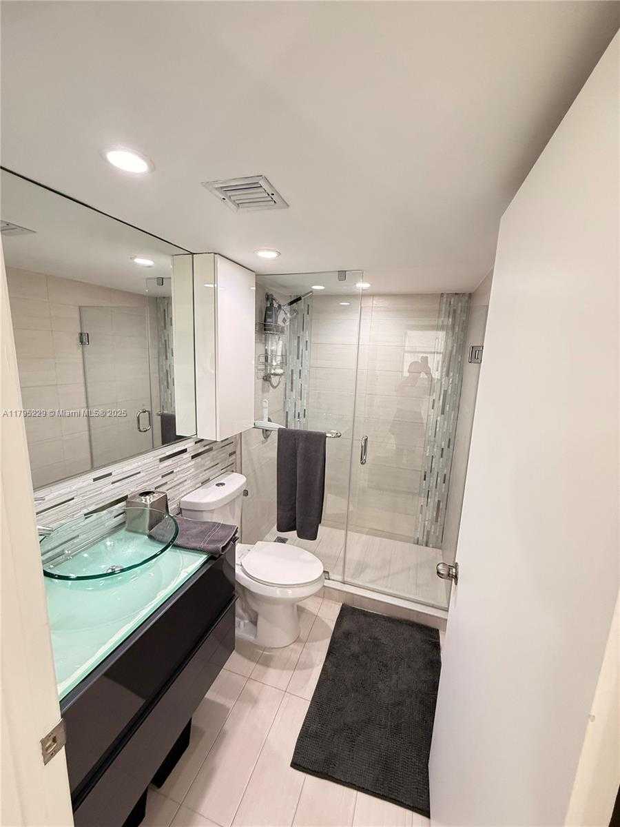 Small Image of 1623 COLLINS AVE #211, Miami Beach Number 7
