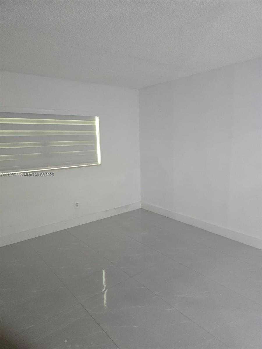 Small Image of 9373 FONTAINEBLEAU BLVD #K107, Miami Number 12