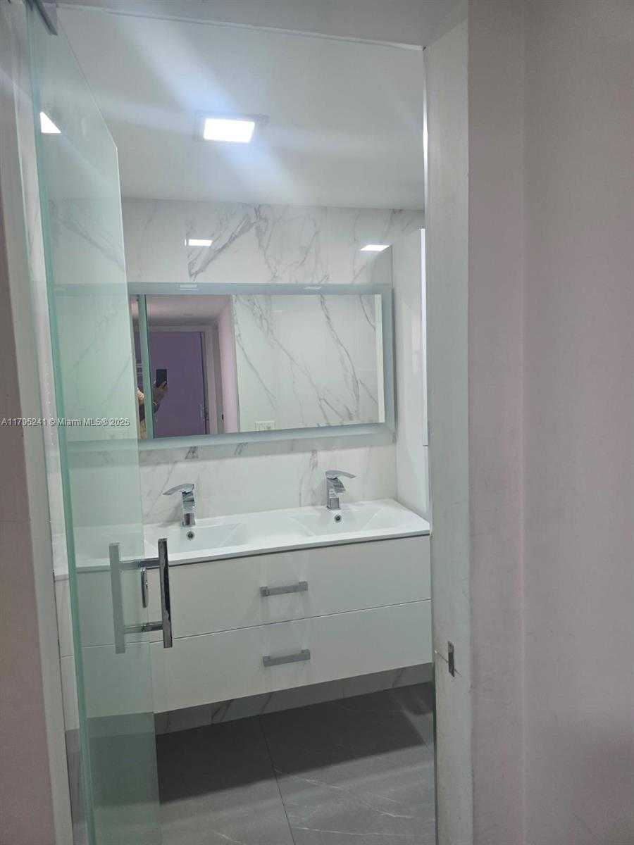 Small Image of 9373 FONTAINEBLEAU BLVD #K107, Miami Number 13