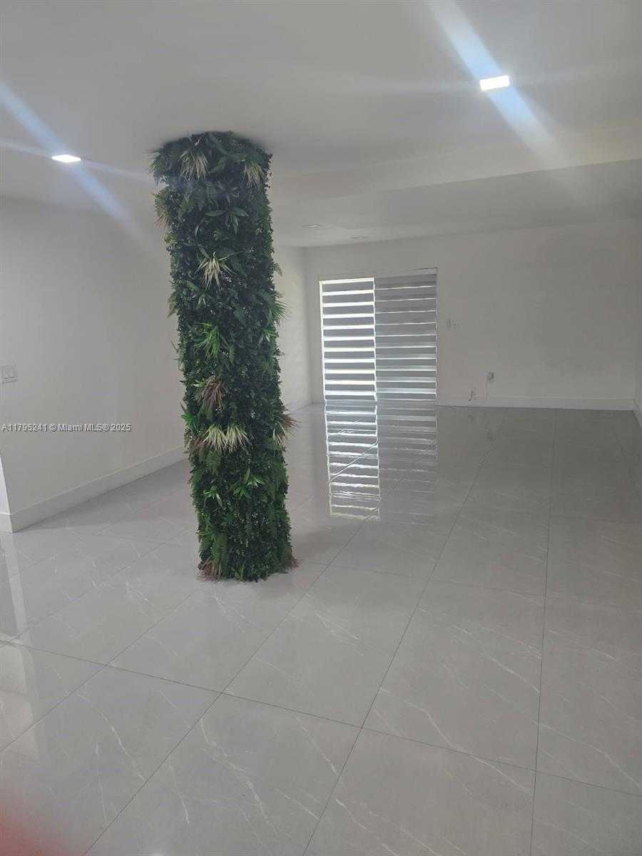 Small Image of 9373 FONTAINEBLEAU BLVD #K107, Miami Number 2