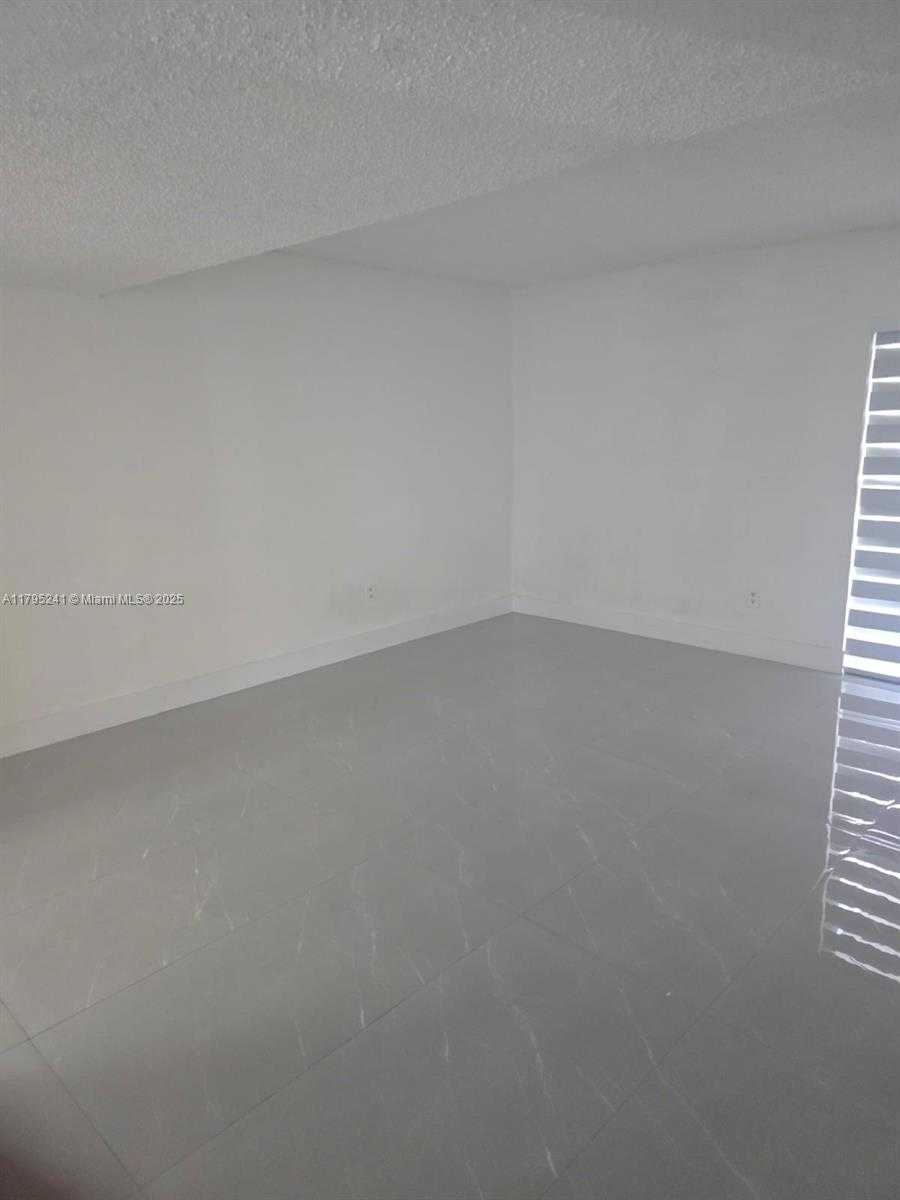 Small Image of 9373 FONTAINEBLEAU BLVD #K107, Miami Number 3