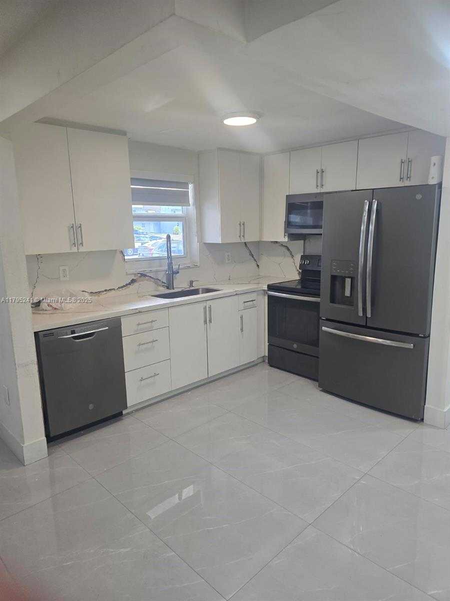 Small Image of 9373 FONTAINEBLEAU BLVD #K107, Miami Number 4