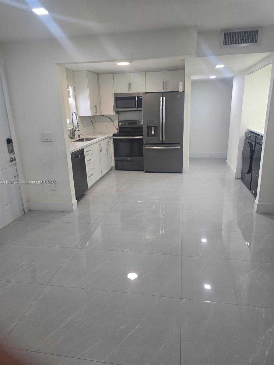 Small Image of 9373 FONTAINEBLEAU BLVD #K107, Miami Number 5