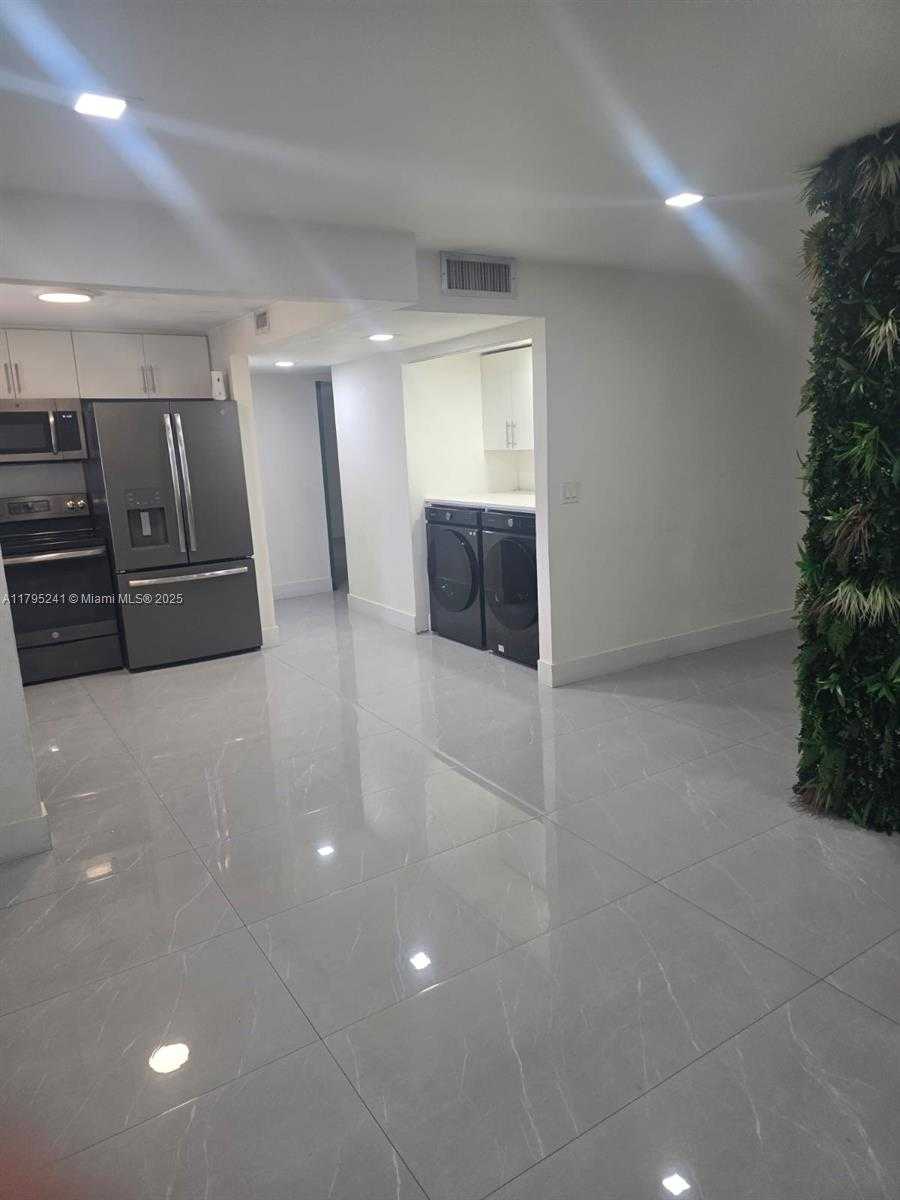 Small Image of 9373 FONTAINEBLEAU BLVD #K107, Miami Number 6