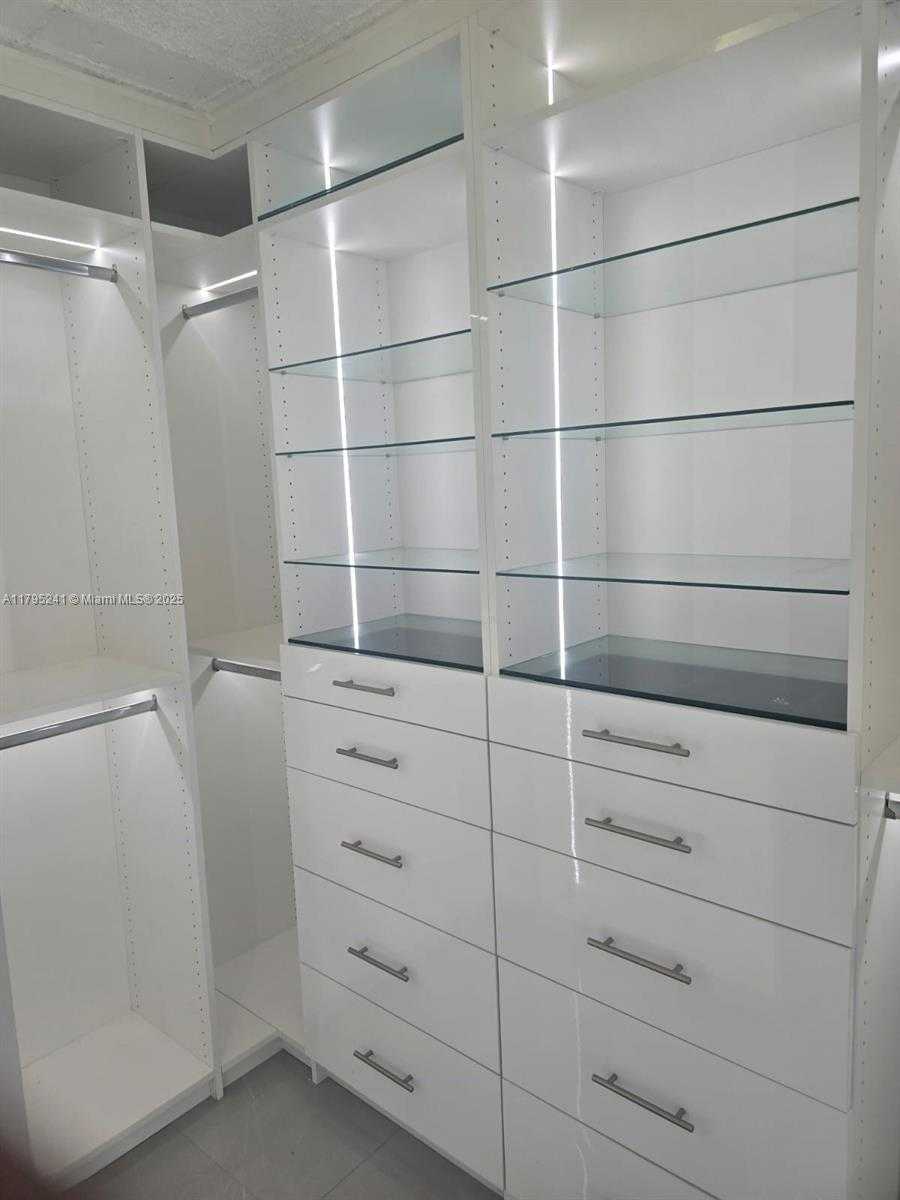 Small Image of 9373 FONTAINEBLEAU BLVD #K107, Miami Number 7