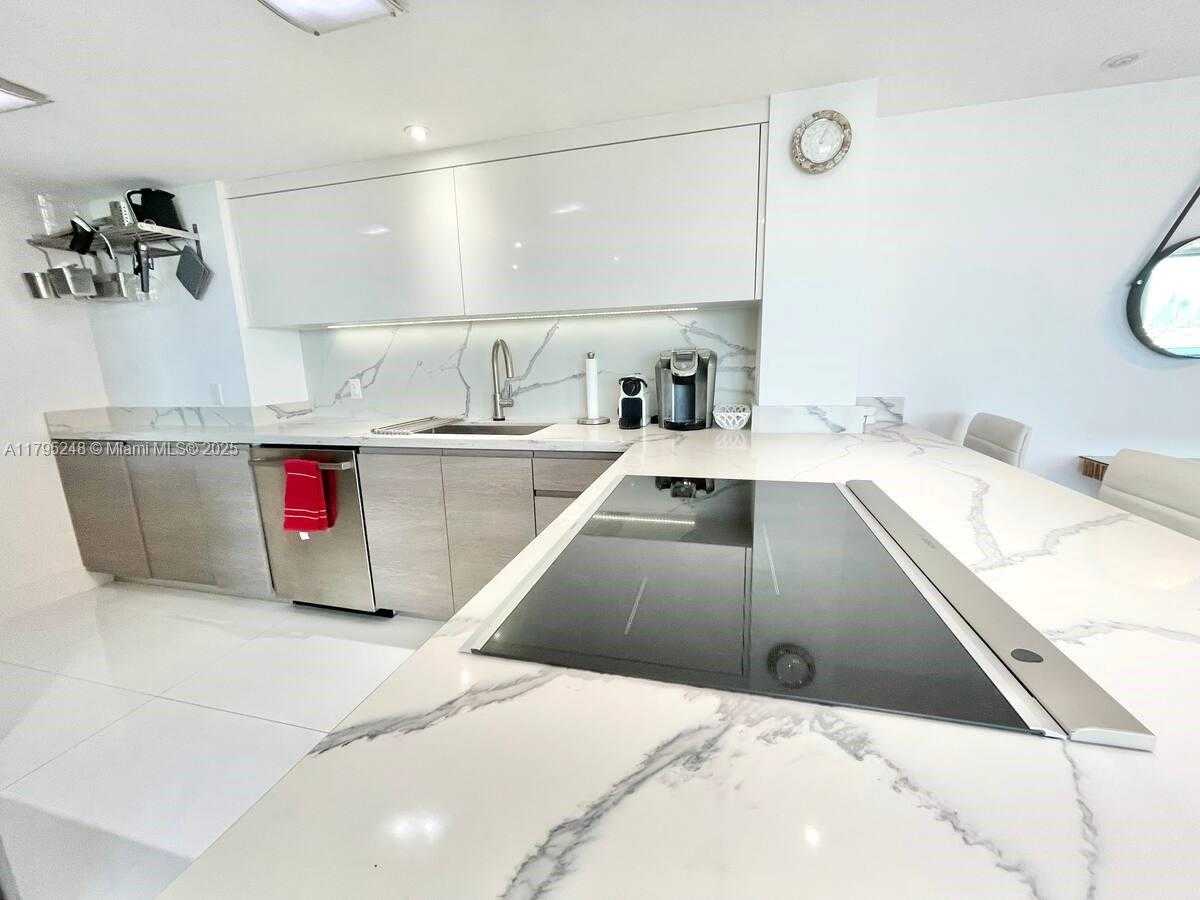 Small Image of 90 ALTON RD #FL-5, Miami Beach Number 12