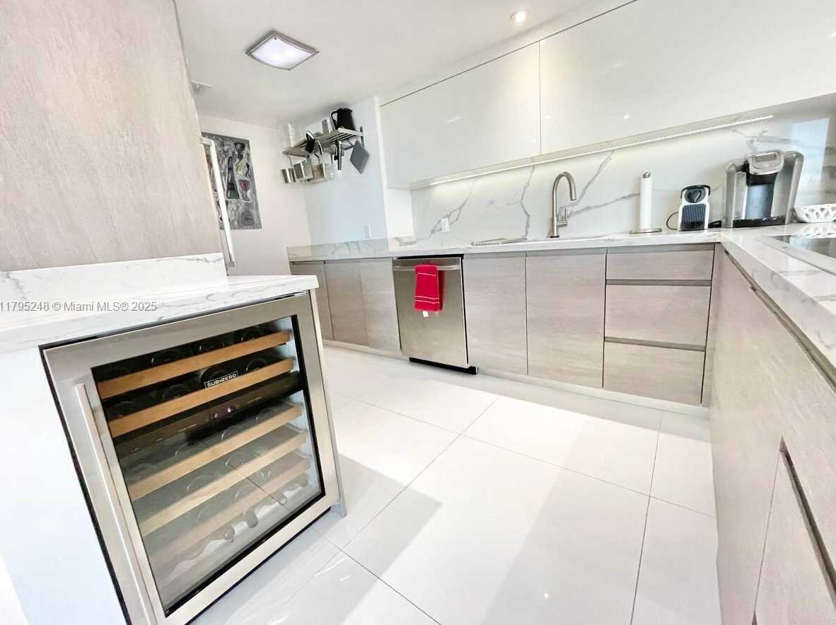 Small Image of 90 ALTON RD #FL-5, Miami Beach Number 13