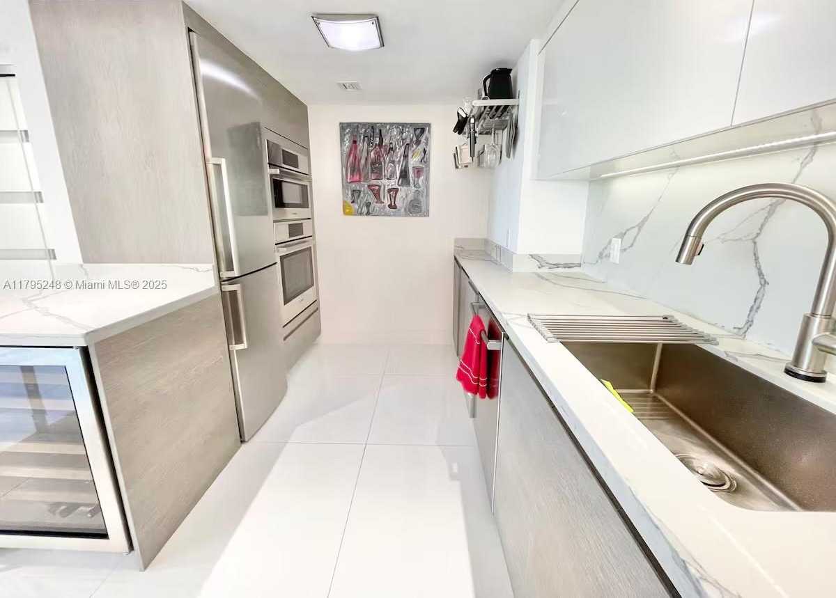 Small Image of 90 ALTON RD #FL-5, Miami Beach Number 14