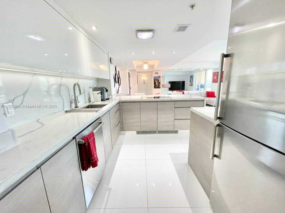 Small Image of 90 ALTON RD #FL-5, Miami Beach Number 3