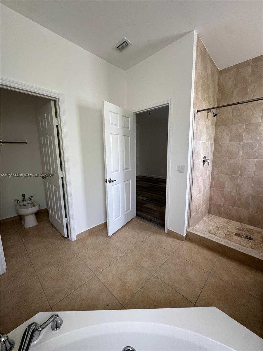 Small Image of 7515 NORTH WEST 114TH PATH #7515, Doral Number 31