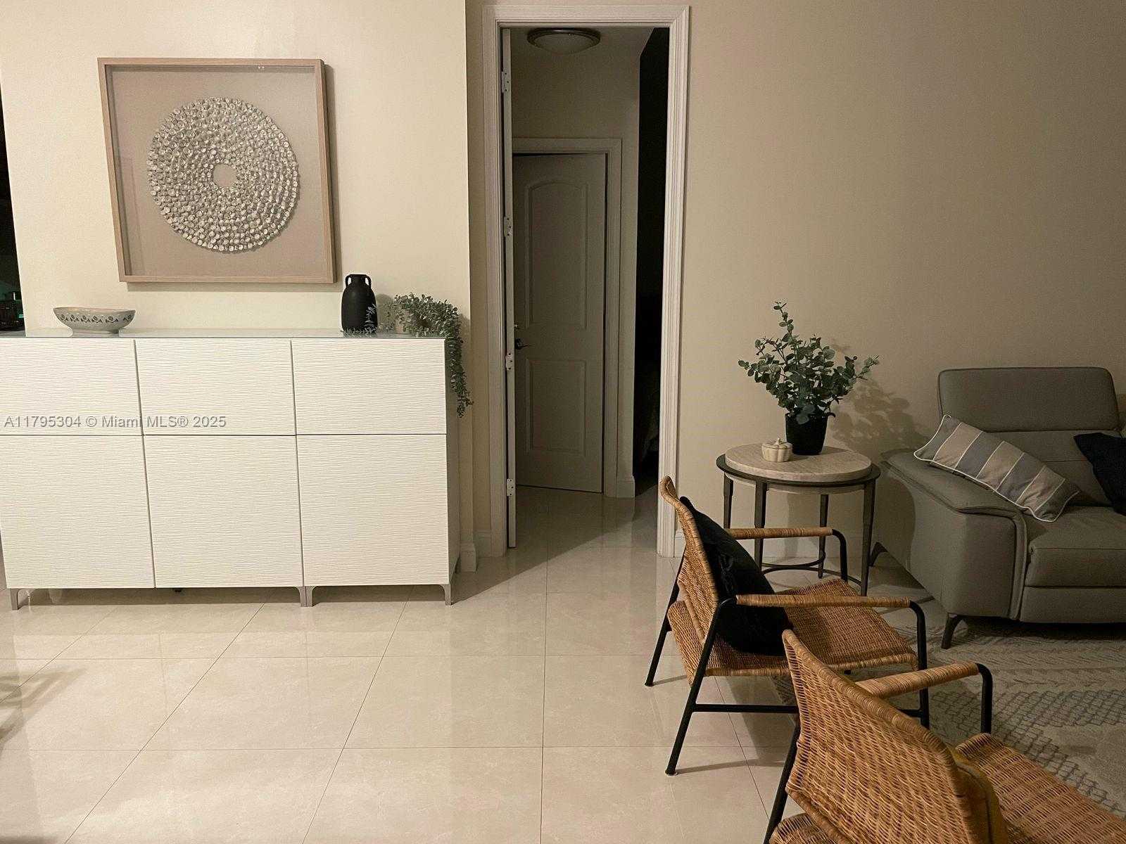 Small Image of 100 BAYVIEW DR #PH29, Sunny Isles Beach Number 5