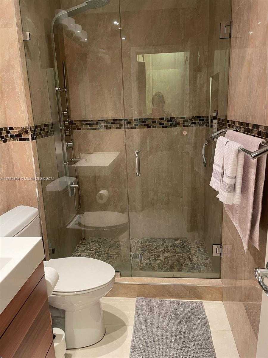 Small Image of 100 BAYVIEW DR #PH29, Sunny Isles Beach Number 6