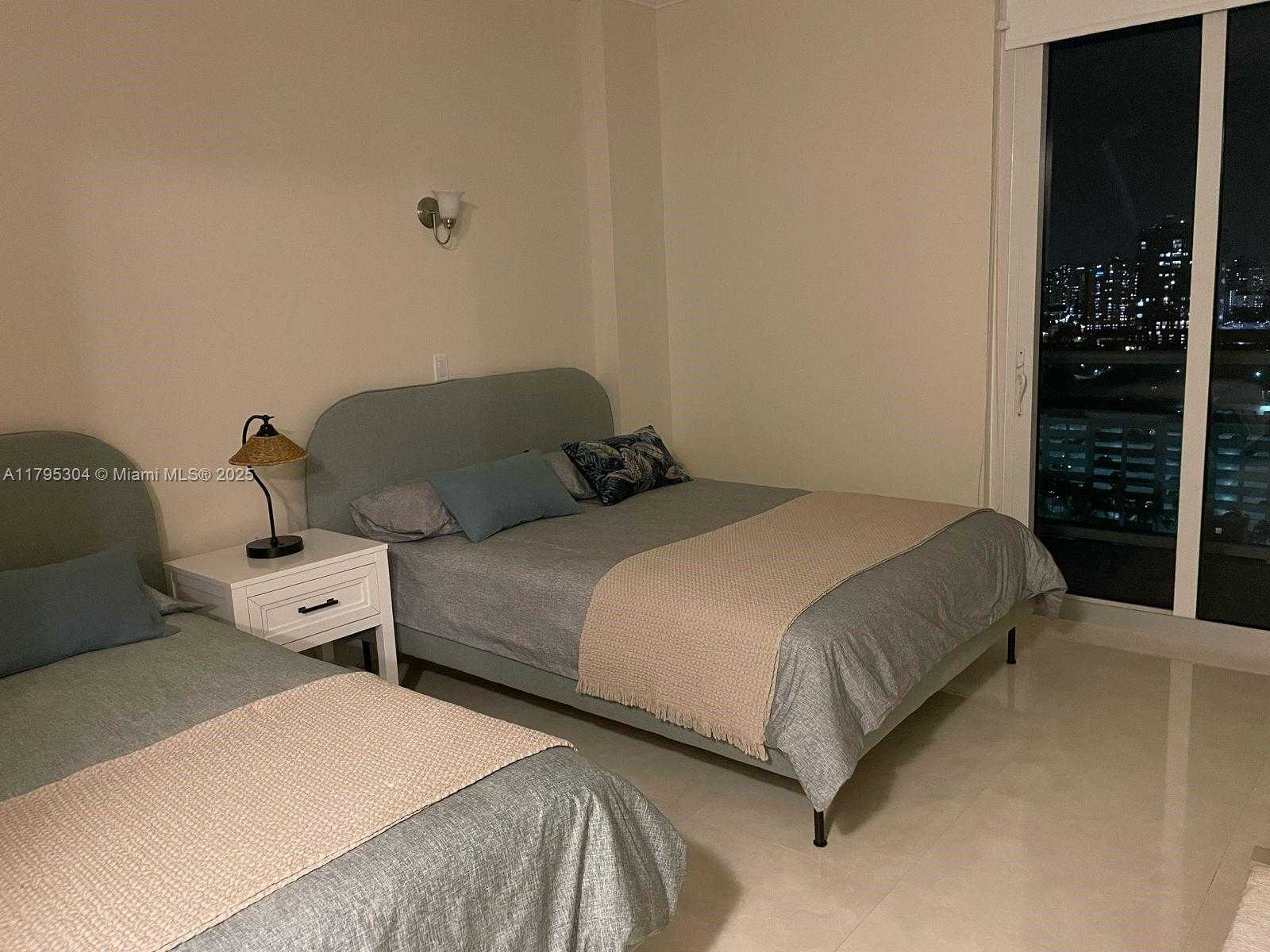 Small Image of 100 BAYVIEW DR #PH29, Sunny Isles Beach Number 7