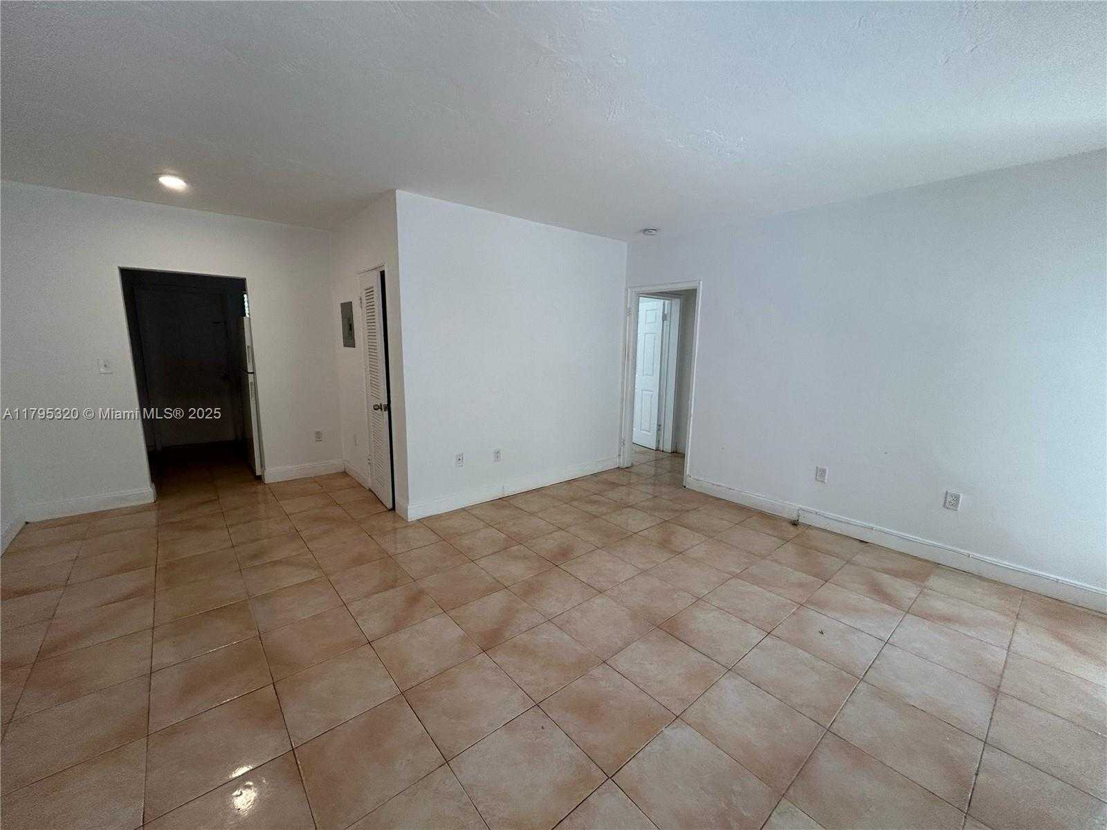 Small Image of 8321 CRESPI BLVD #1, Miami Beach Number 2