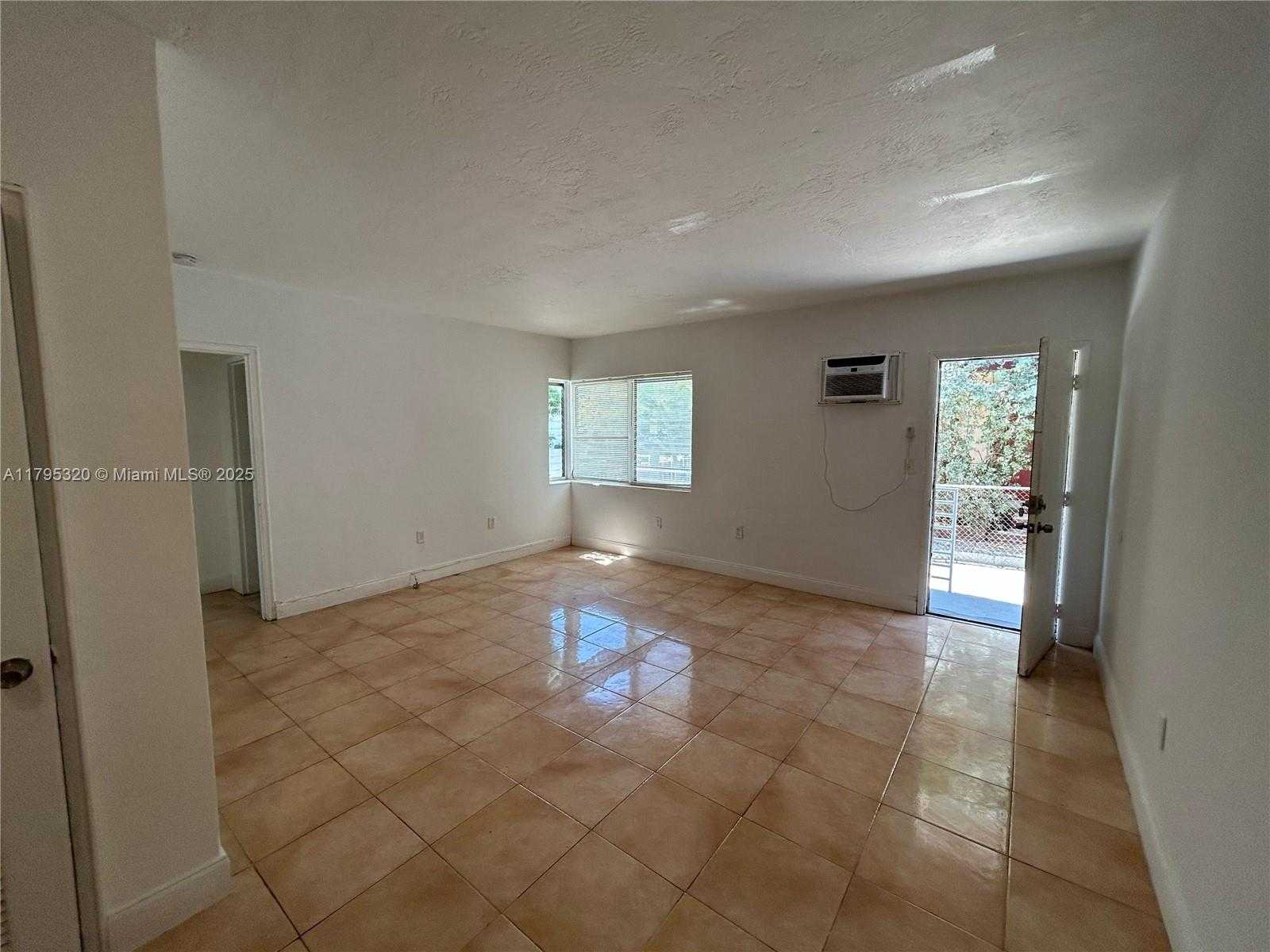 Small Image of 8321 CRESPI BLVD #1, Miami Beach Number 3