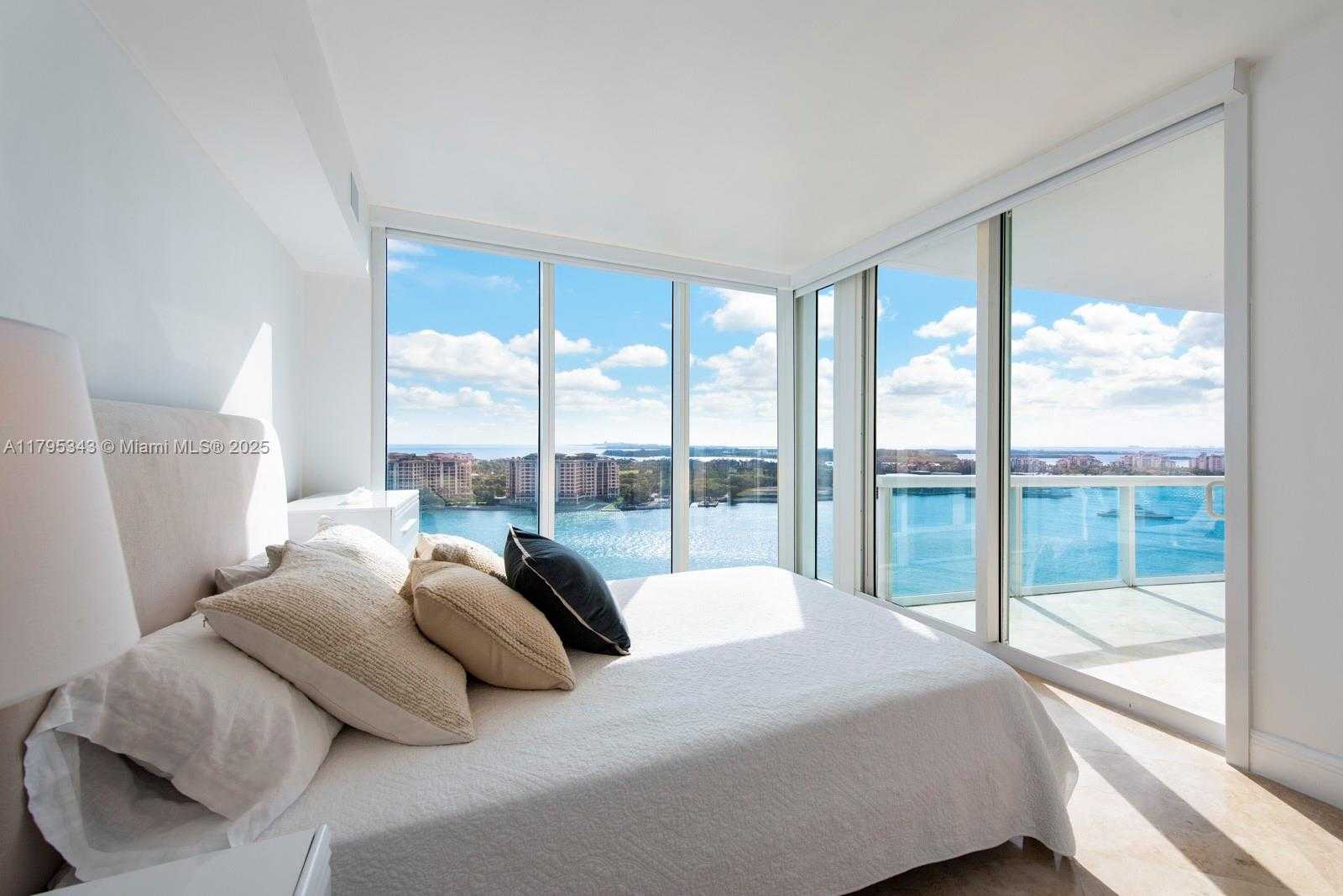 Small Image of 1000 SOUTH POINTE DR #1903, Miami Beach Number 4