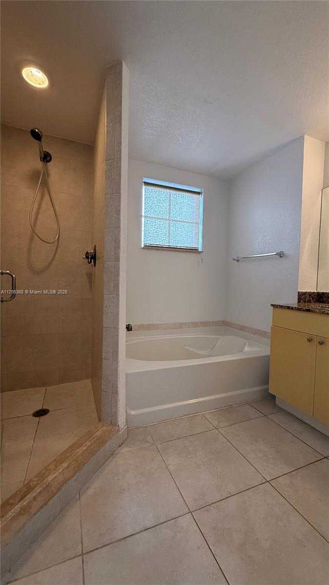 Small Image of 1830 Radius Dr, Hollywood, FL 33020, USA Number 25