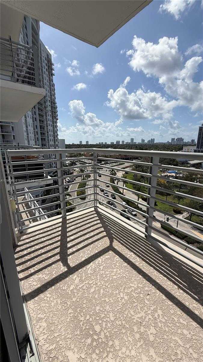 Small Image of 1830 Radius Dr, Hollywood, FL 33020, USA Number 3