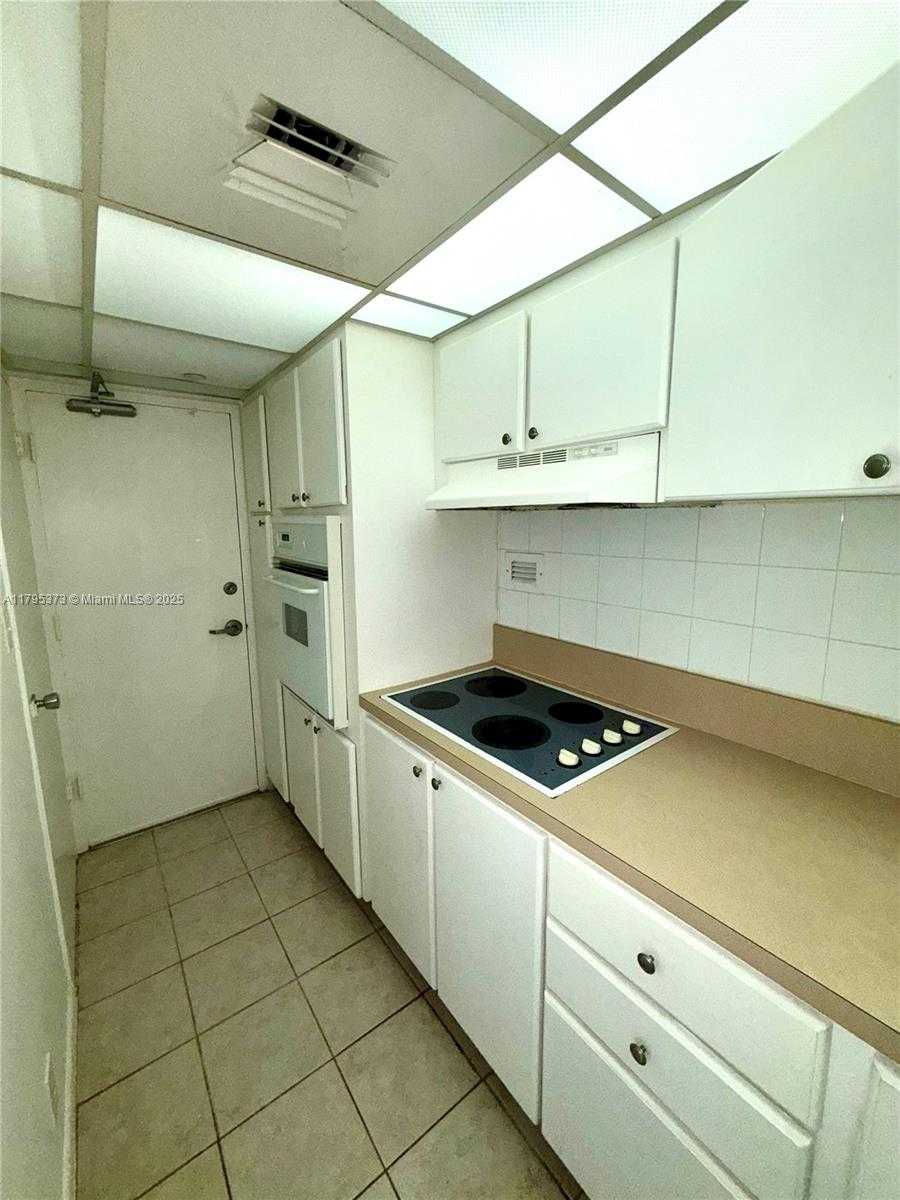 Small Image of 1000 WEST AVE #931, Miami Beach Number 5