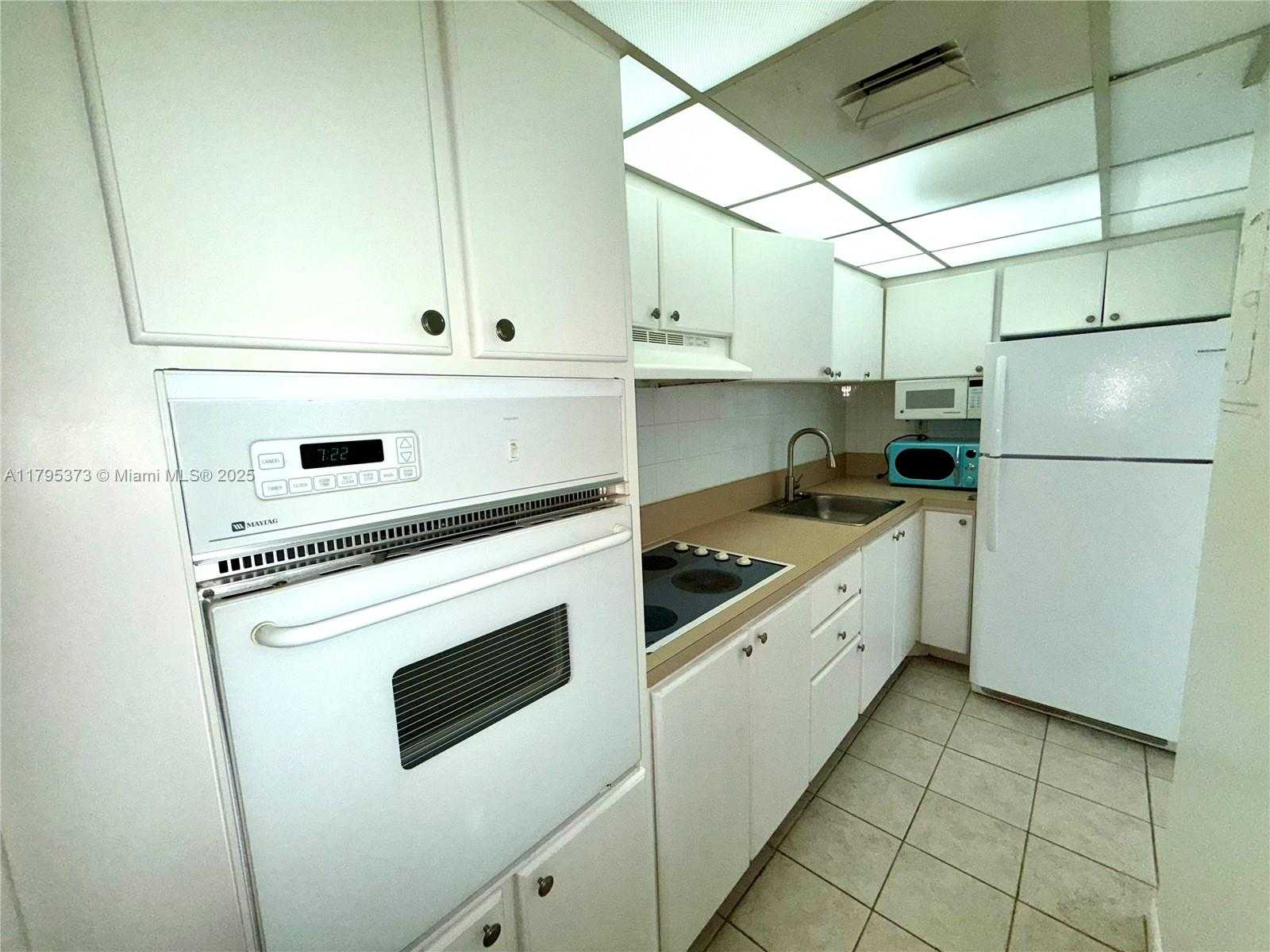 Small Image of 1000 WEST AVE #931, Miami Beach Number 6