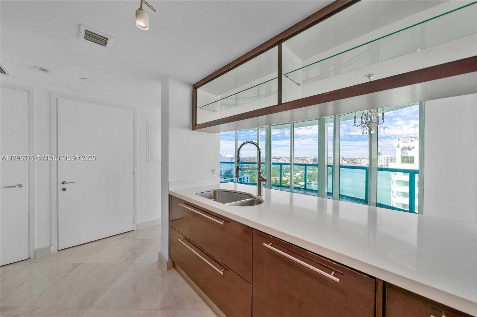 Small Image of 6000 INDIAN CREEK DR #17B, Miami Beach Number 10