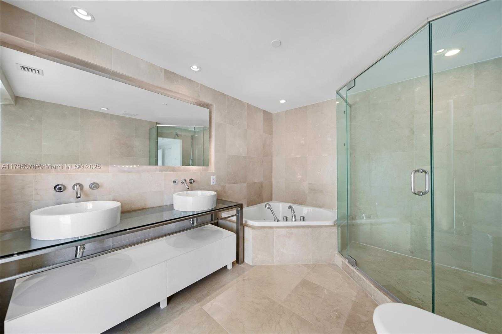 Small Image of 6000 INDIAN CREEK DR #17B, Miami Beach Number 20