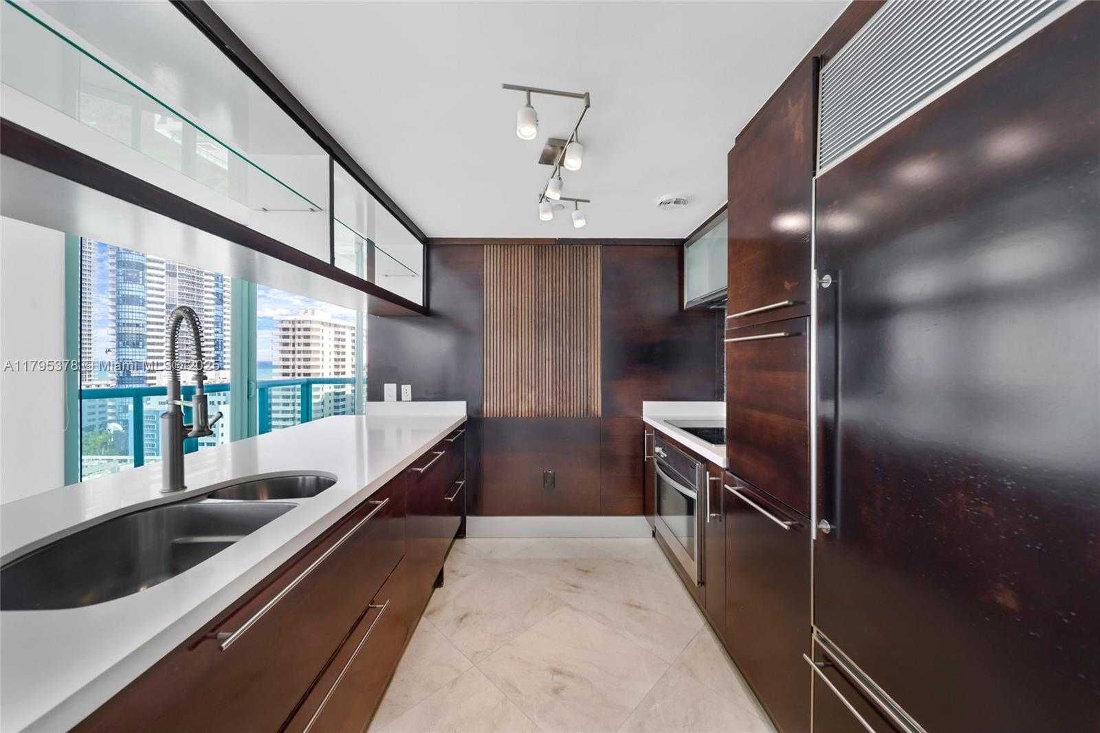Small Image of 6000 INDIAN CREEK DR #17B, Miami Beach Number 9