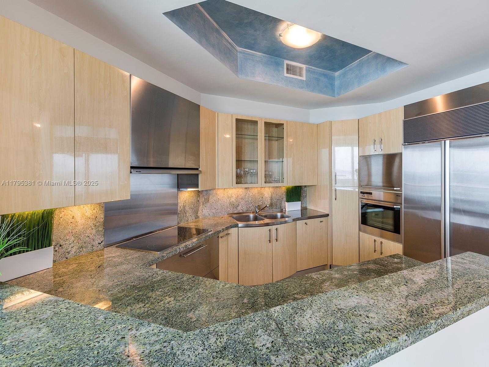 Small Image of 100 SOUTH POINTE DR #2601, Miami Beach Number 12