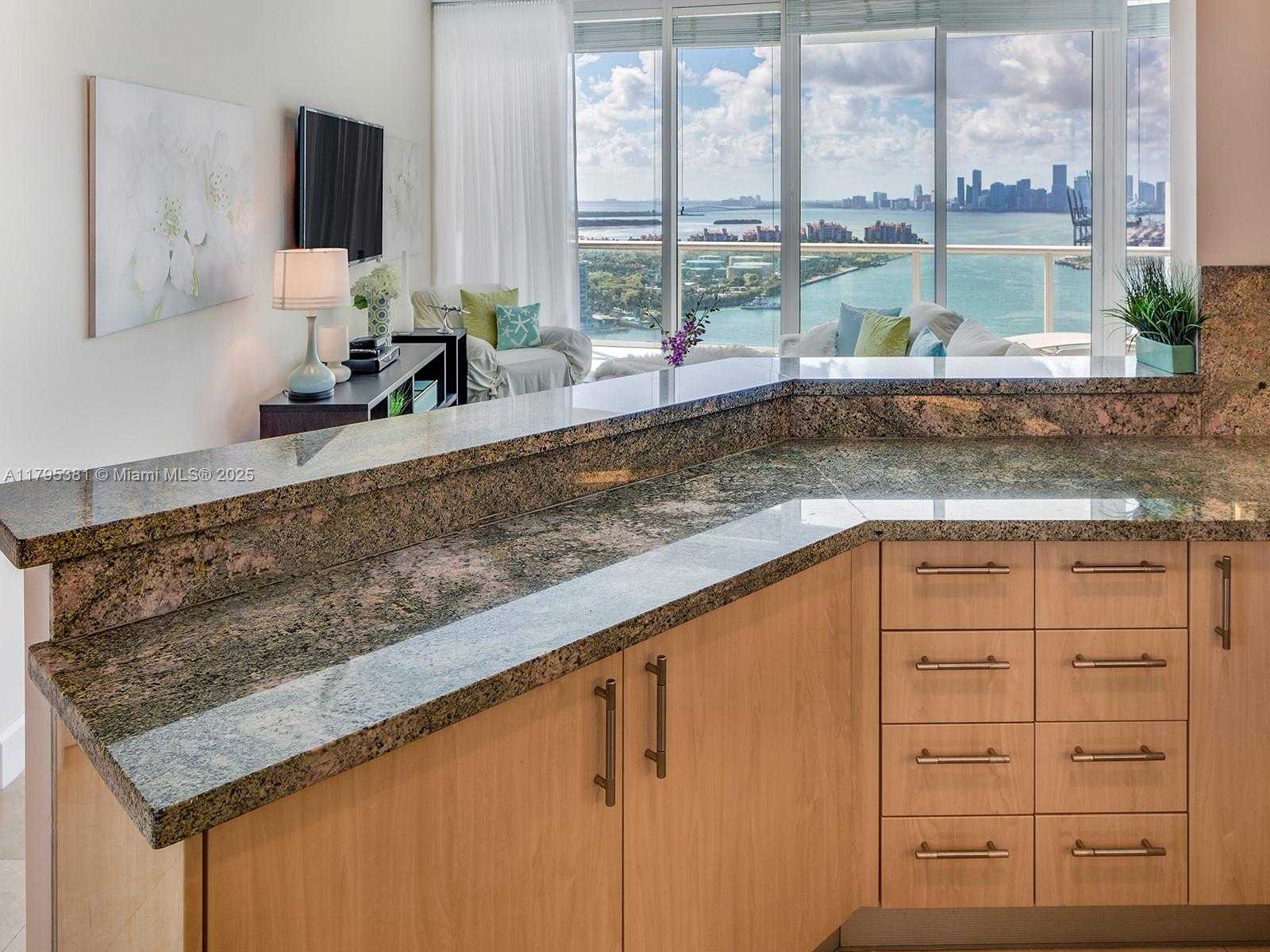 Small Image of 100 SOUTH POINTE DR #2601, Miami Beach Number 13