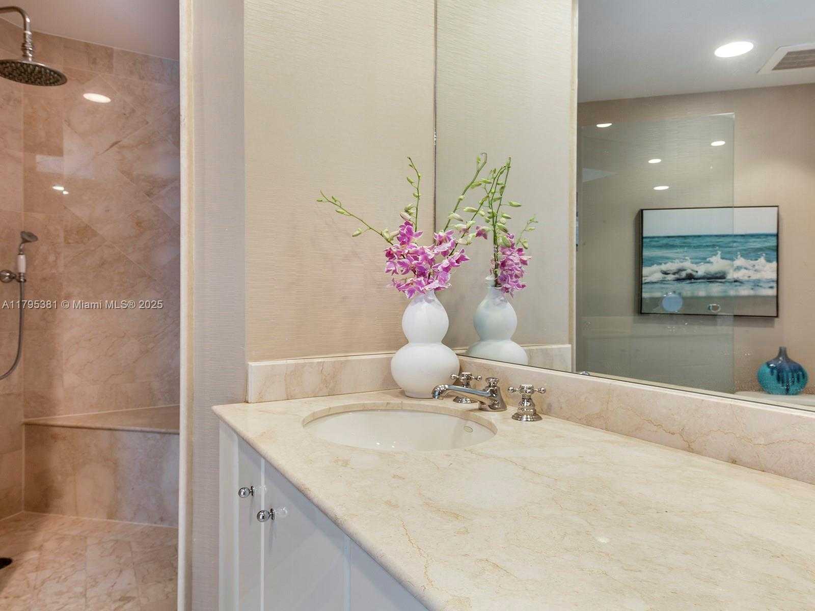 Small Image of 100 SOUTH POINTE DR #2601, Miami Beach Number 15