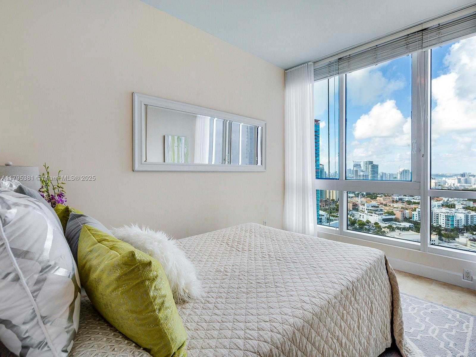 Small Image of 100 SOUTH POINTE DR #2601, Miami Beach Number 16