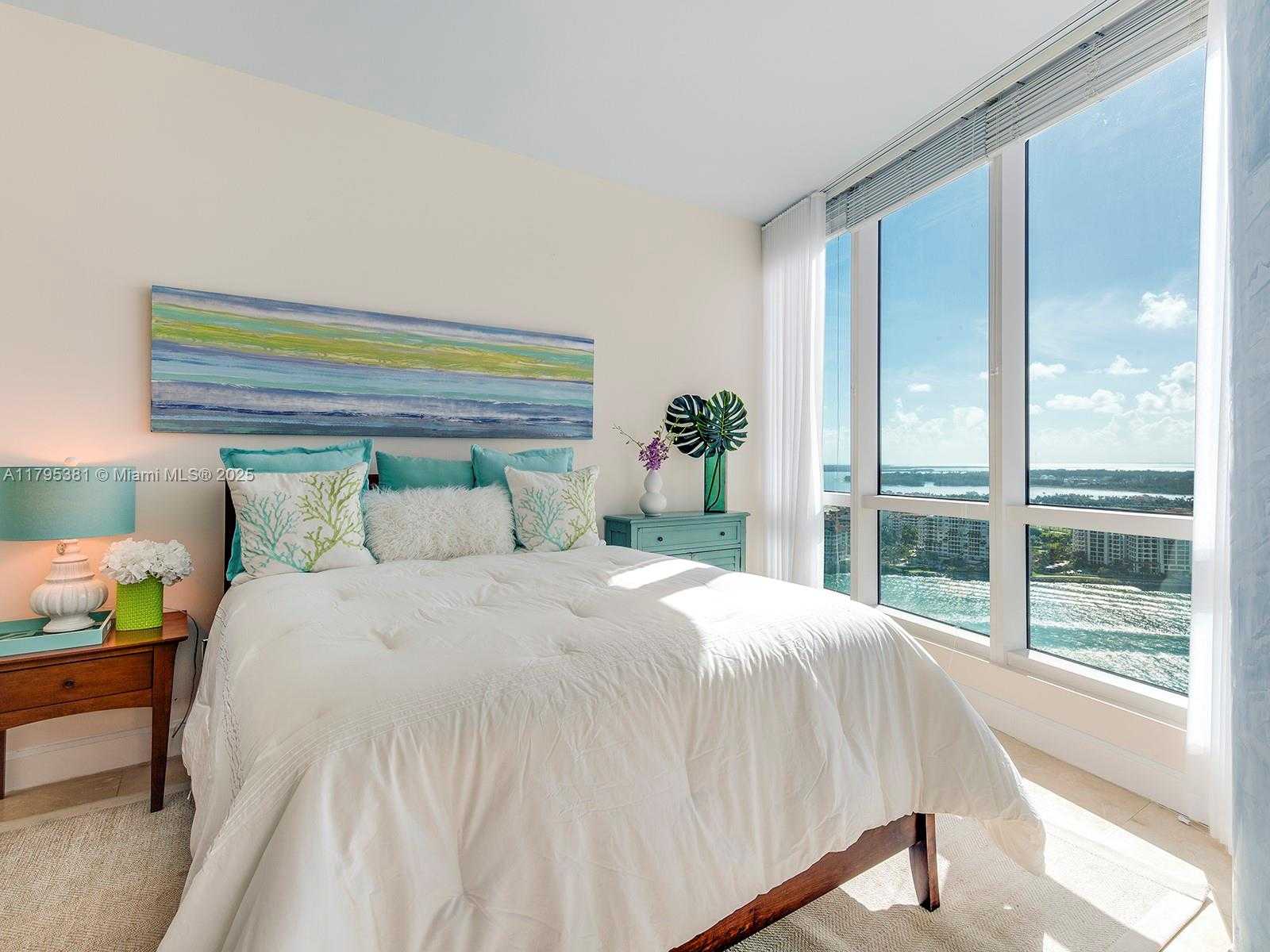 Small Image of 100 SOUTH POINTE DR #2601, Miami Beach Number 4