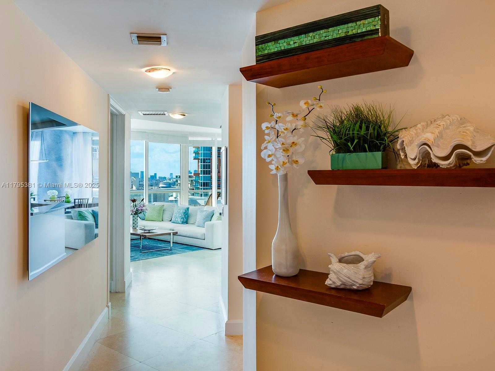 Small Image of 100 SOUTH POINTE DR #2601, Miami Beach Number 8