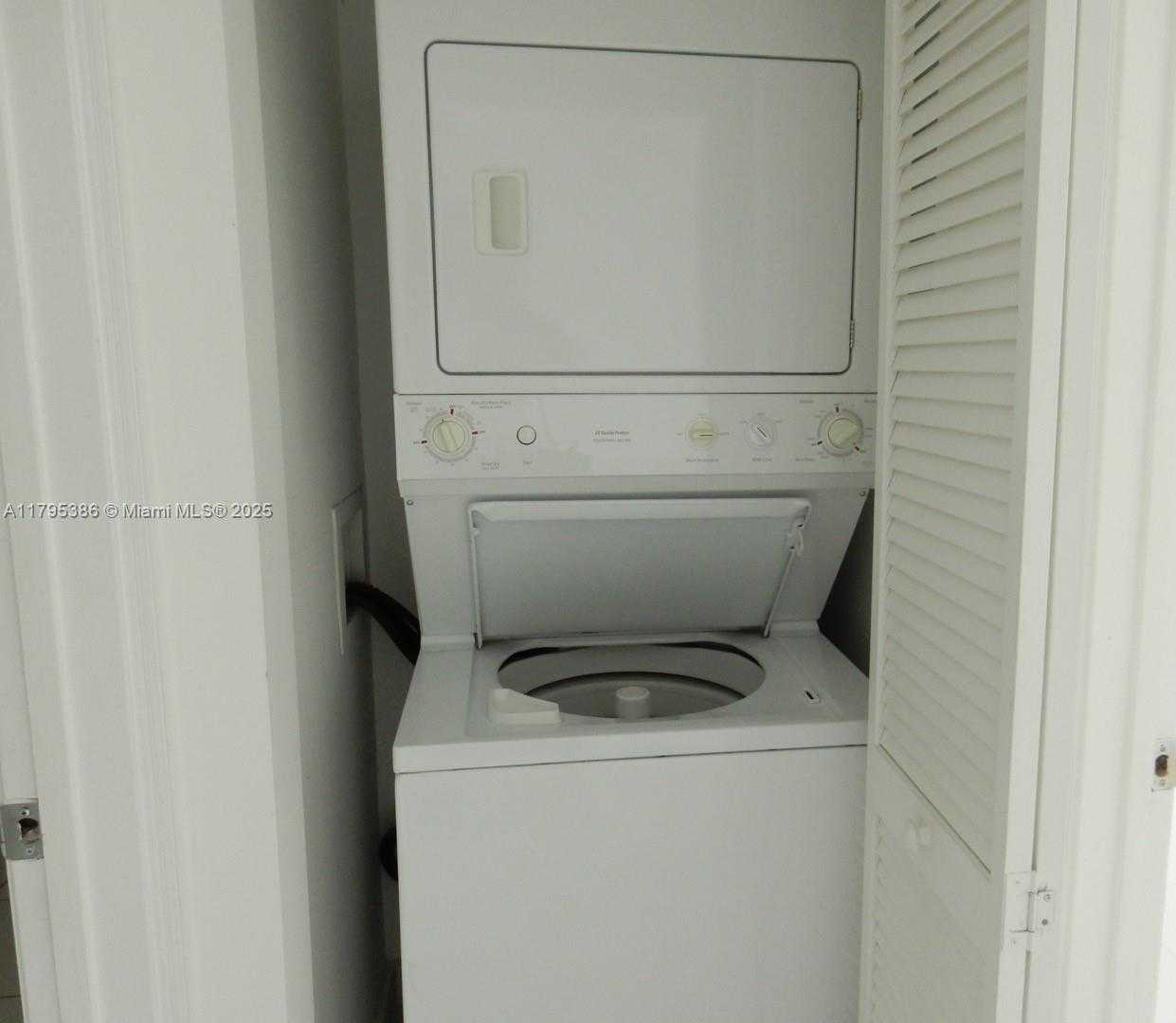 Small Image of 950 BRICKELL BAY DR #4508, Miami Number 8