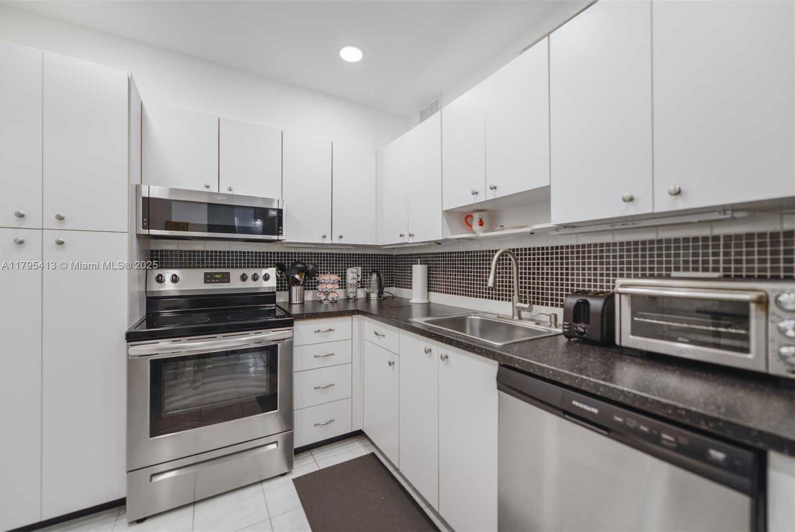 Small Image of 1985 SOUTH OCEAN DR #11M, Hallandale Beach Number 11