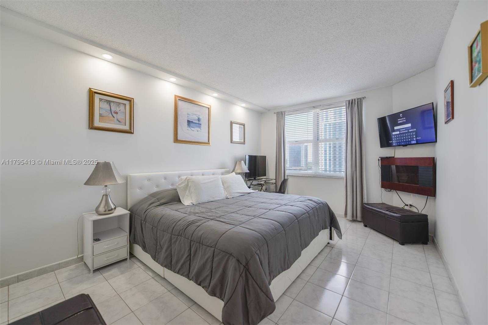 Small Image of 1985 SOUTH OCEAN DR #11M, Hallandale Beach Number 13