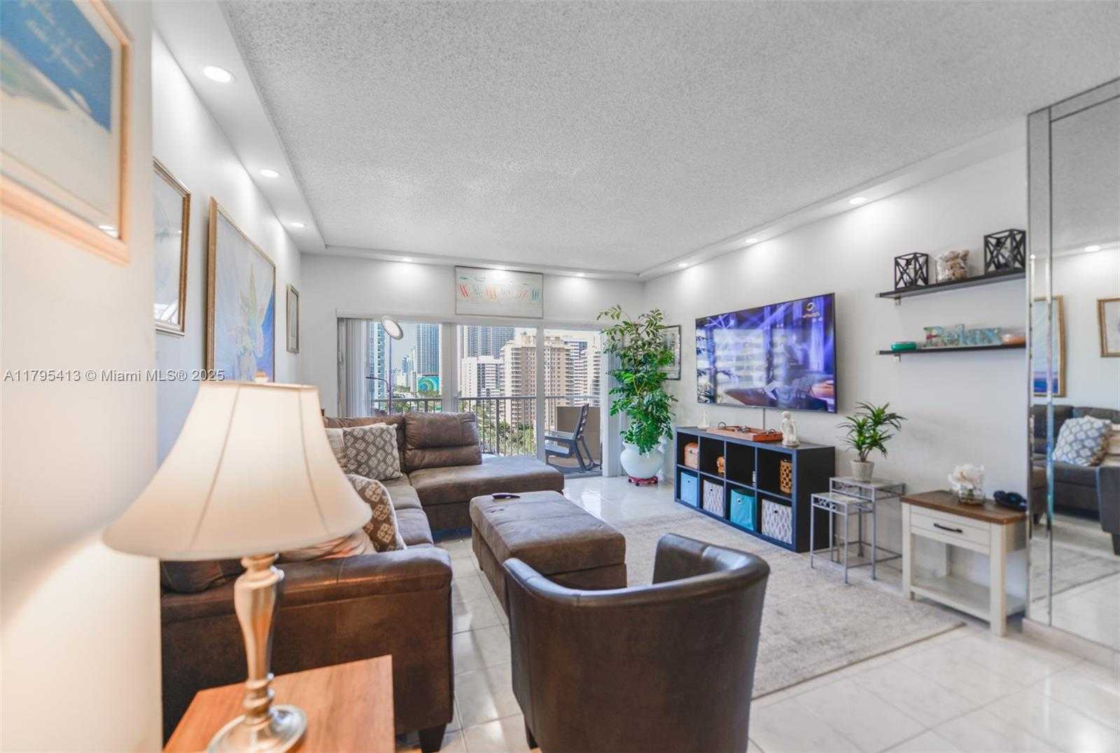 Small Image of 1985 SOUTH OCEAN DR #11M, Hallandale Beach Number 4